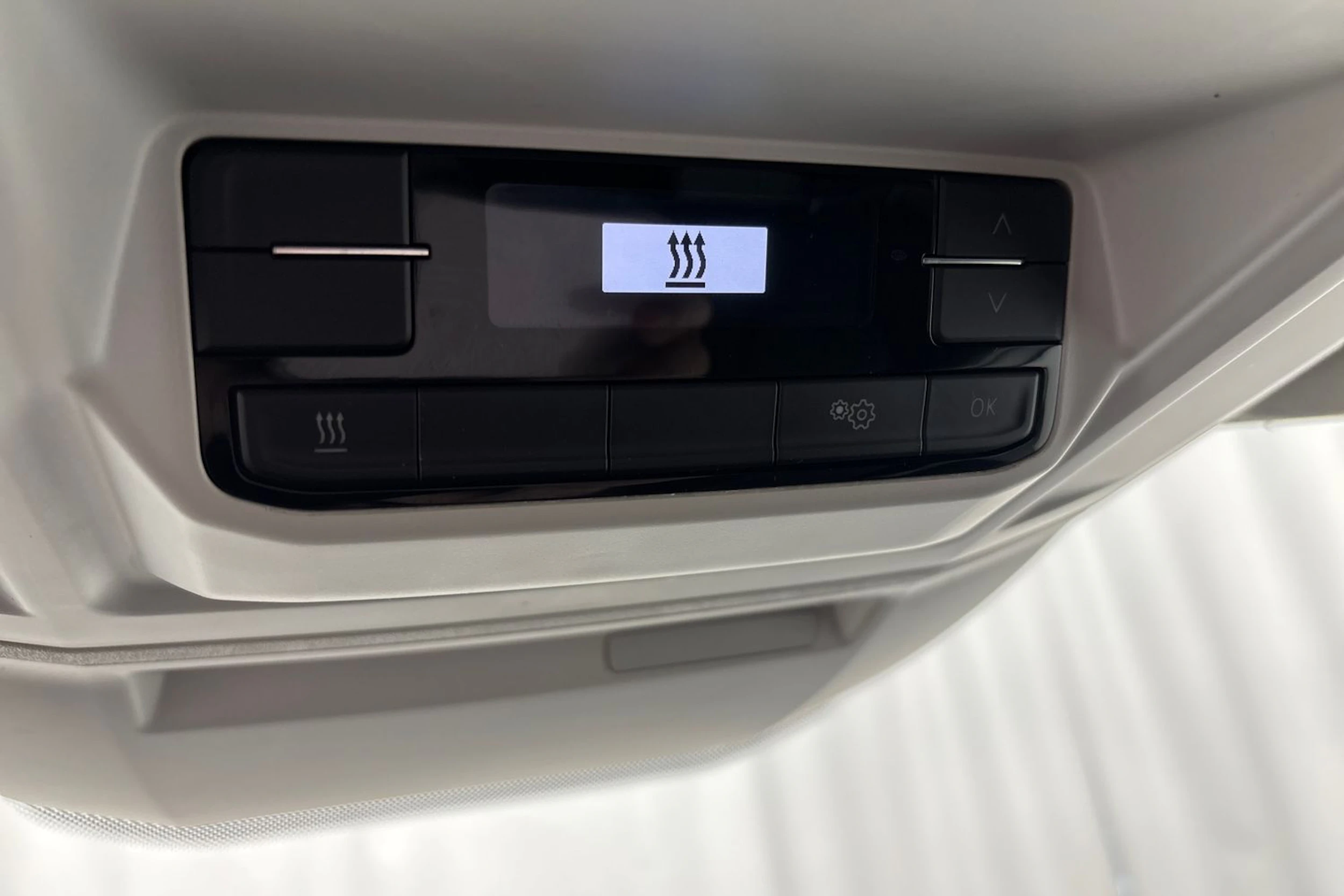 valkoinen Volkswagen Crafter 2020 kuva 17.