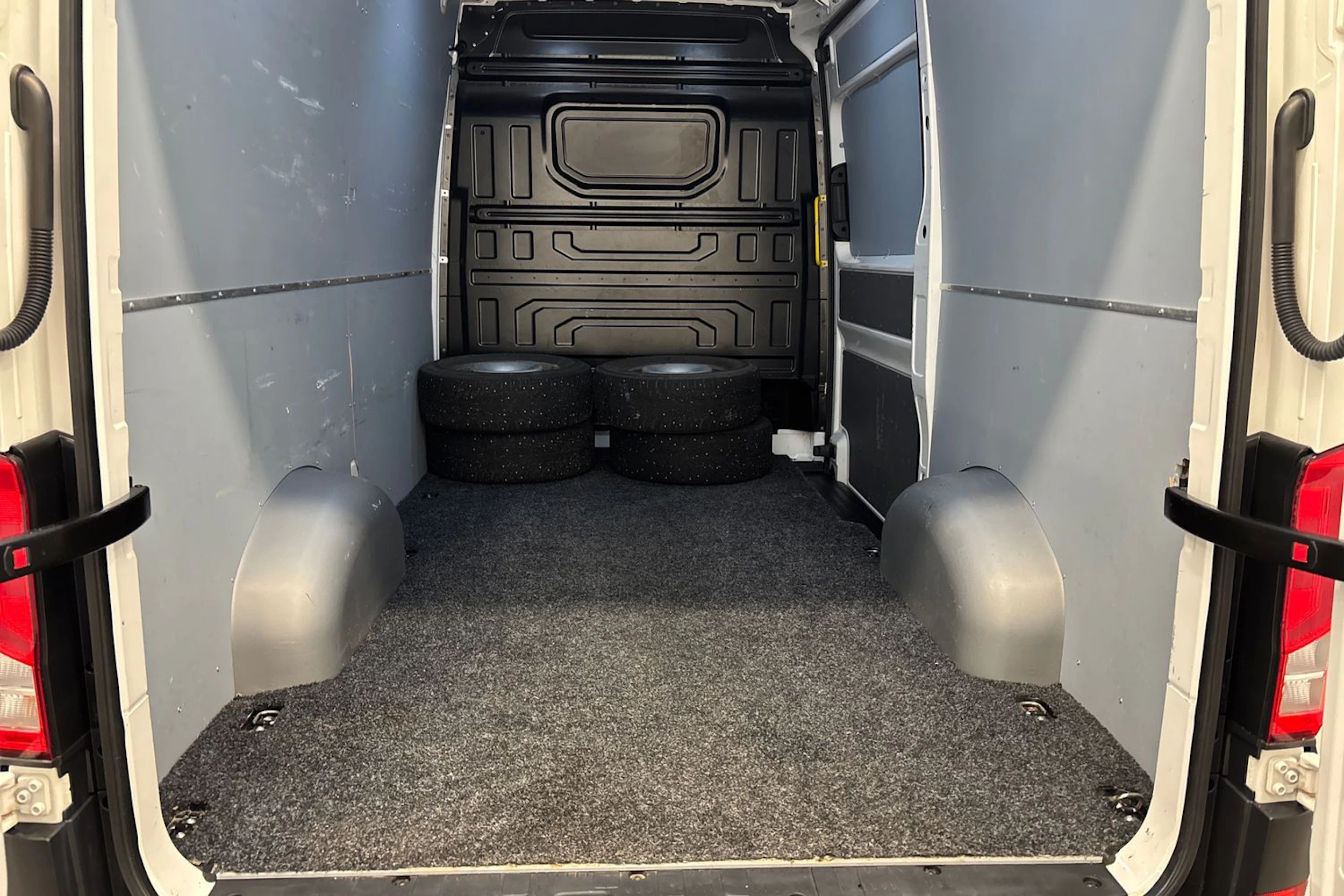 valkoinen Volkswagen Crafter 2020 kuva 20.