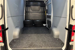 valkoinen Volkswagen Crafter 2020 kuva 20.