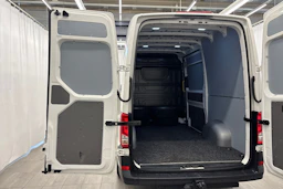 valkoinen Volkswagen Crafter 2020 kuva 21.