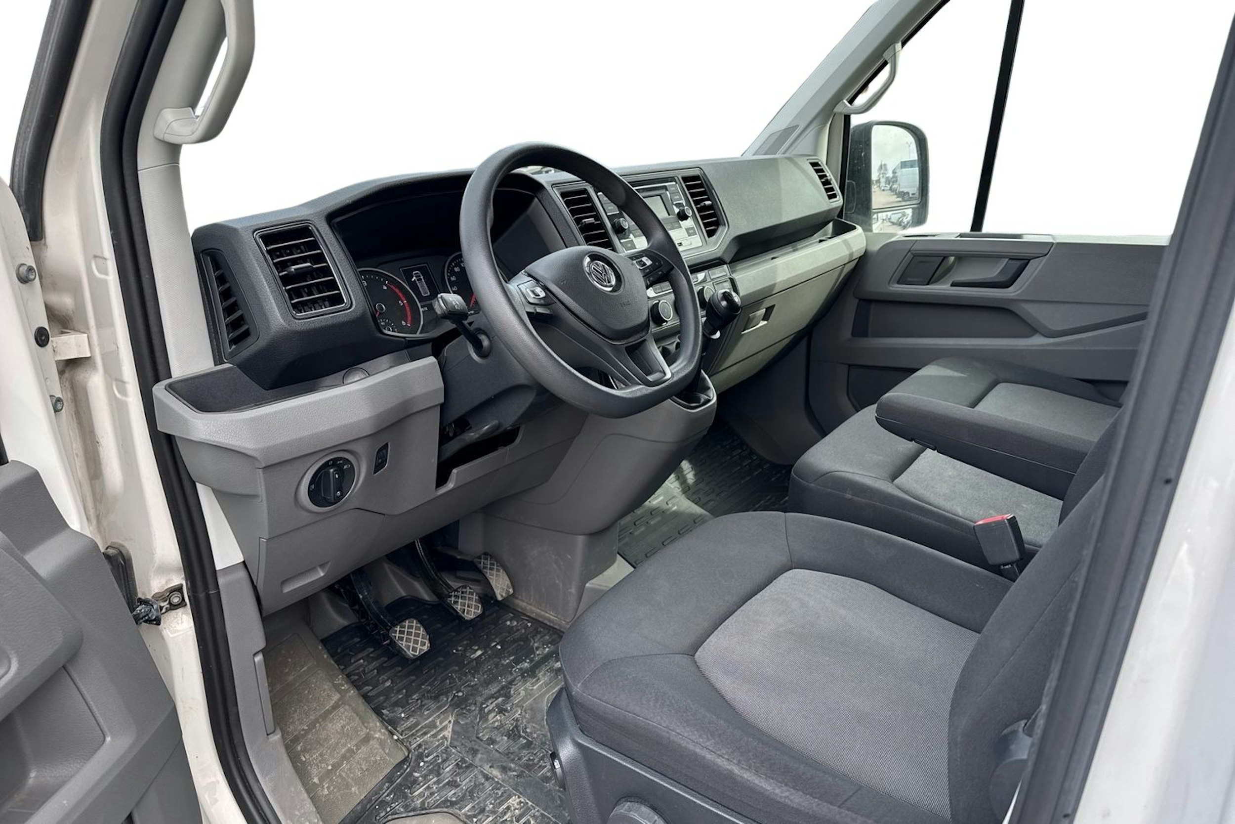 valkoinen Volkswagen Crafter 2020 kuva 3.