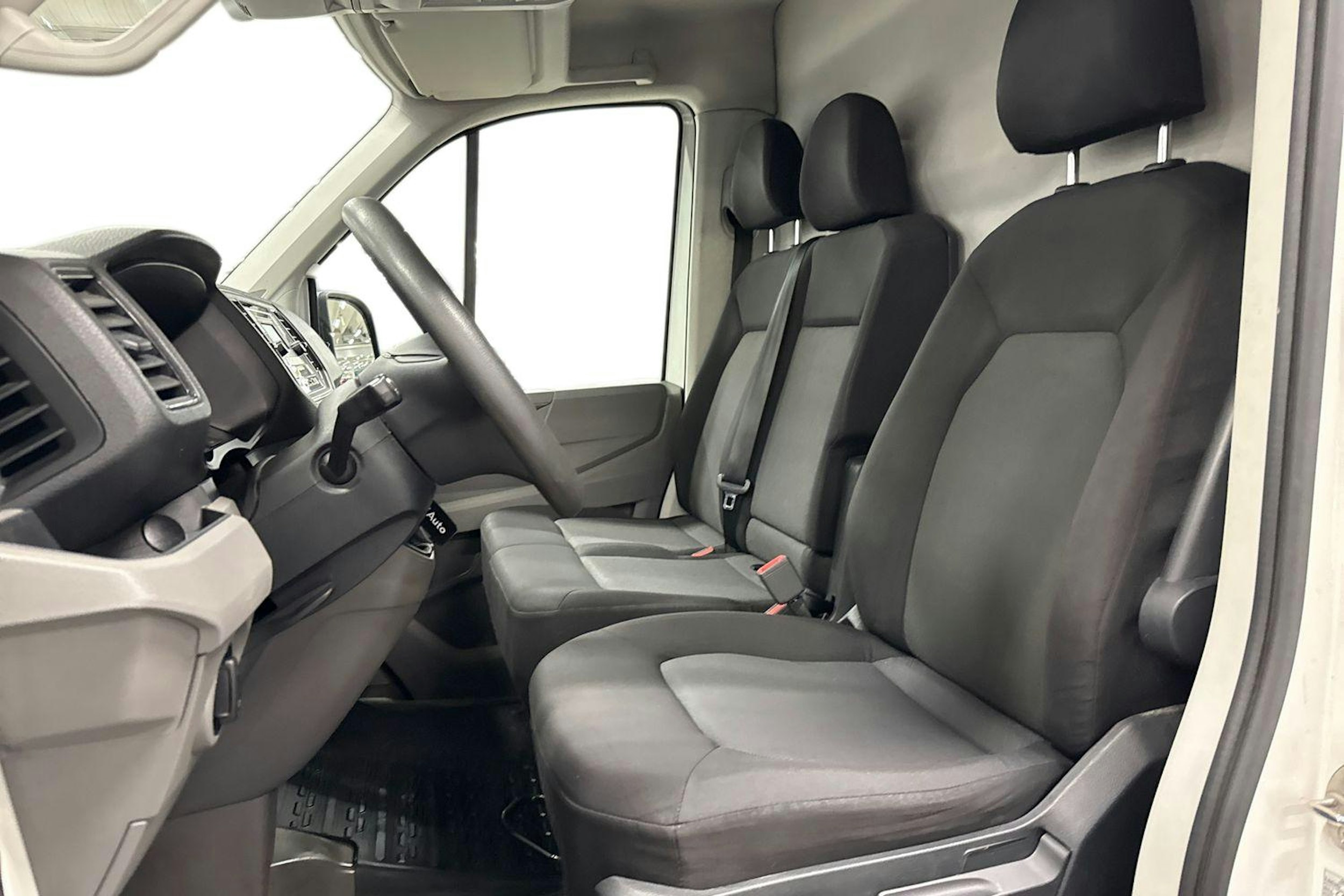 Valkoinen Volkswagen CRAFTER 2020 kuva 8.