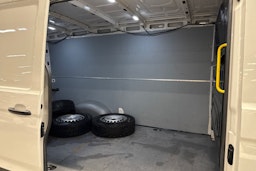 Valkoinen Volkswagen CRAFTER 2020 kuva 13.