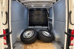 Valkoinen Volkswagen CRAFTER 2020 kuva 15.