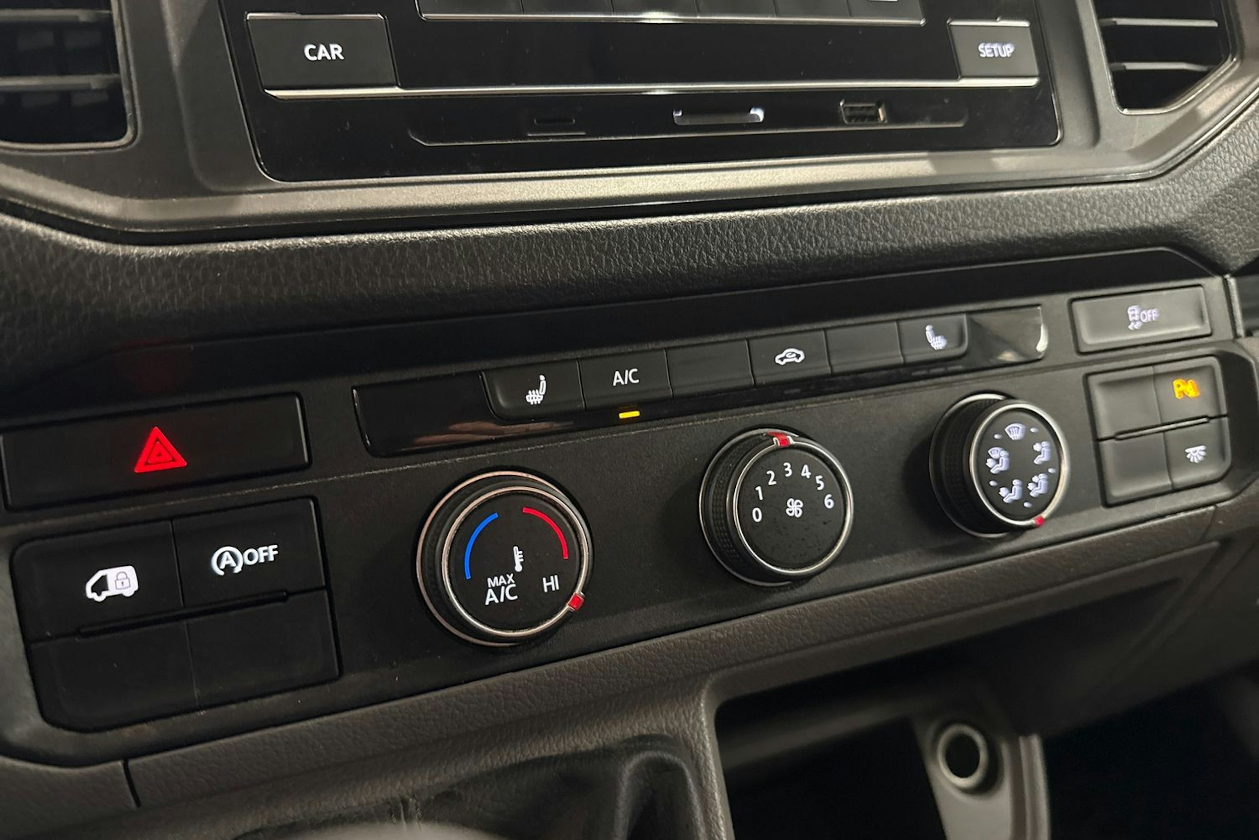 Valkoinen Volkswagen CRAFTER 2020 kuva 19.