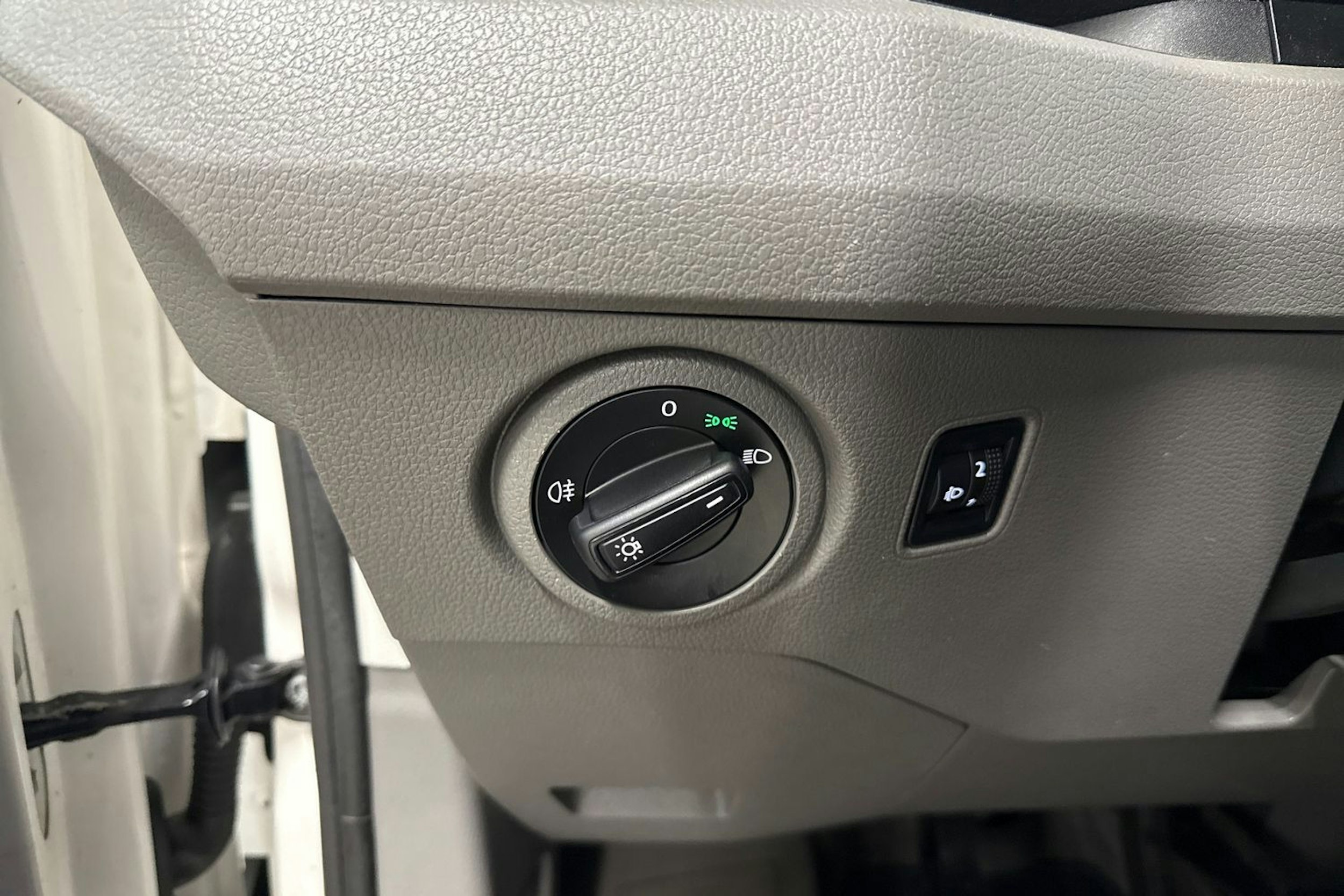 Valkoinen Volkswagen CRAFTER 2020 kuva 21.