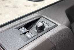 Valkoinen Volkswagen CRAFTER 2020 kuva 22.