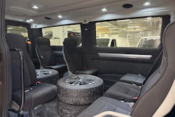 Musta Volkswagen CRAFTER 2020 kuva 4.