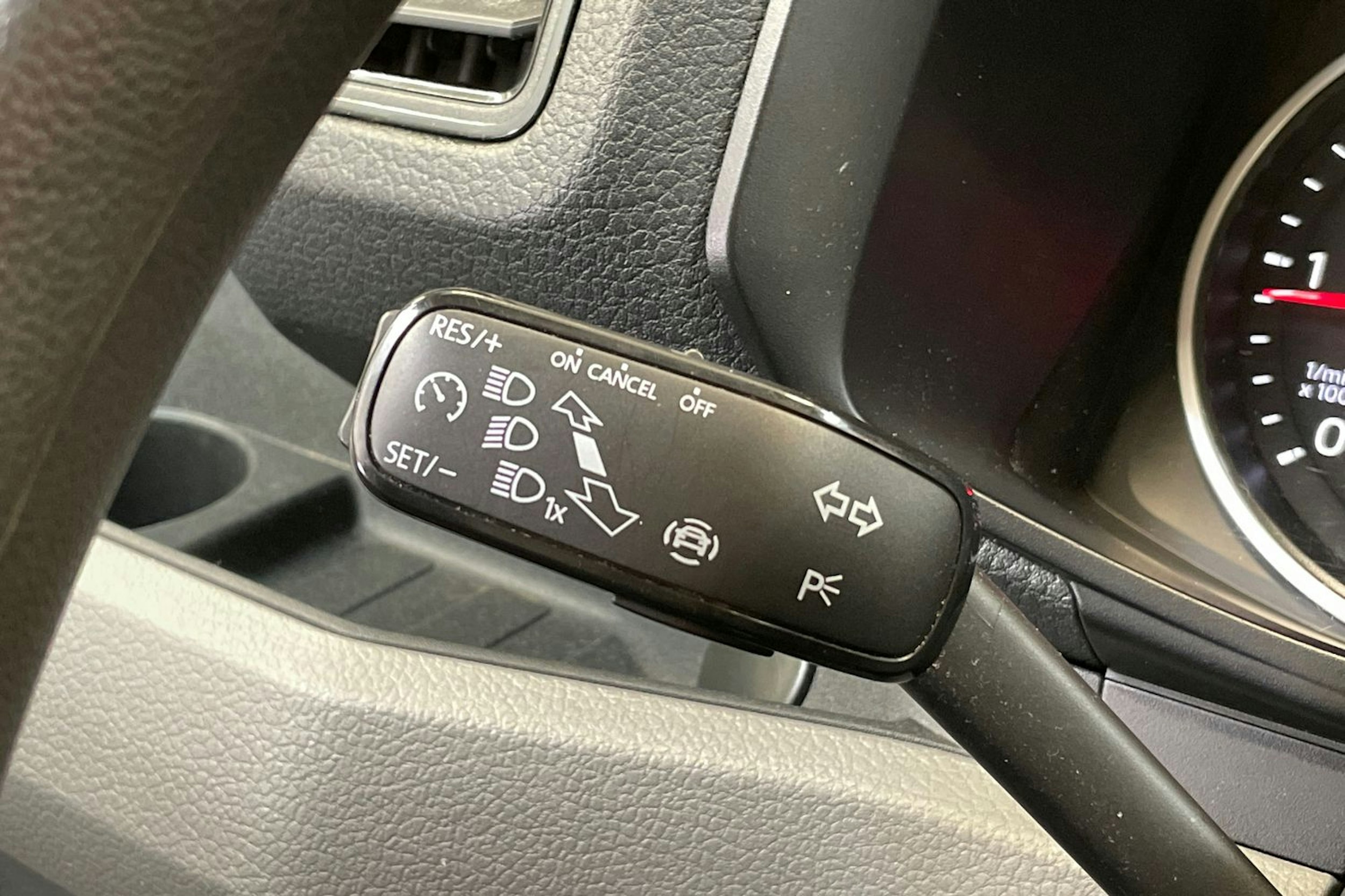 vihreä Volkswagen Crafter 2020 kuva 14.