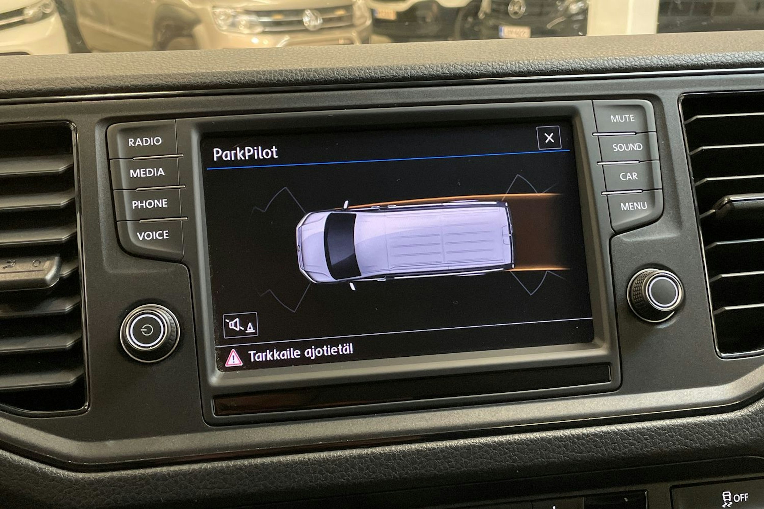 vihreä Volkswagen Crafter 2020 kuva 17.