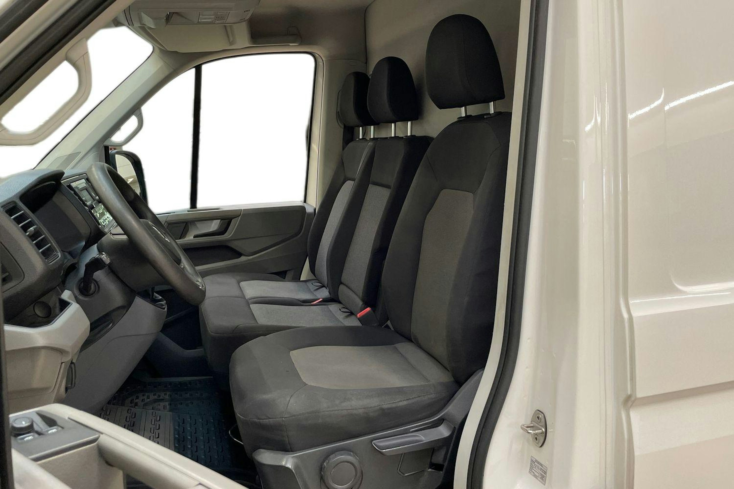 valkoinen Volkswagen Crafter 2020 kuva 6.