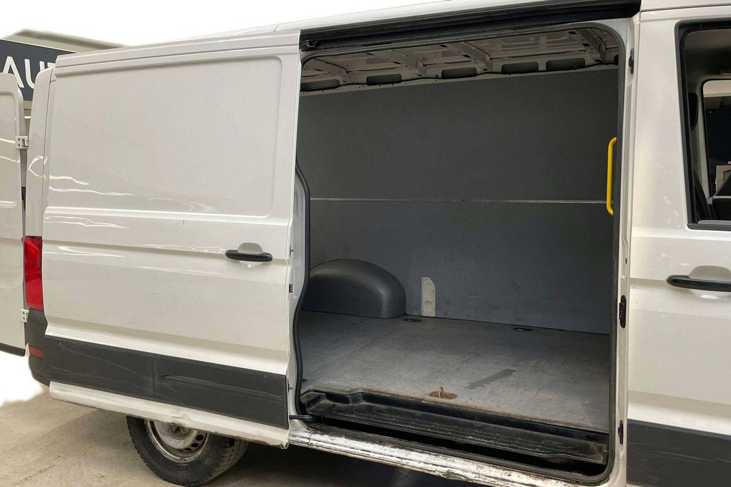 valkoinen Volkswagen Crafter 2020 kuva 8.