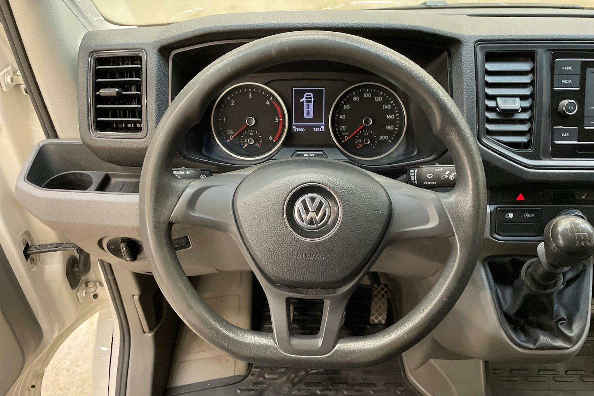 valkoinen Volkswagen Crafter 2020 kuva 14.