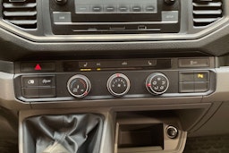 valkoinen Volkswagen Crafter 2020 kuva 20.