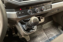 valkoinen Volkswagen Crafter 2020 kuva 21.