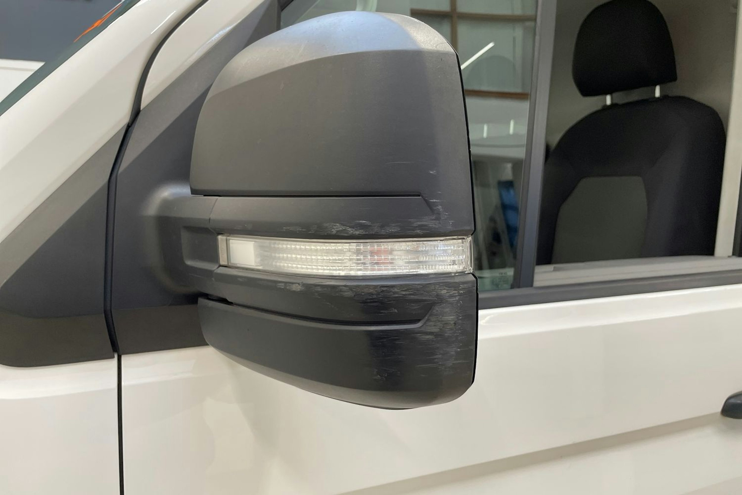 valkoinen Volkswagen Crafter 2020 kuva 41.