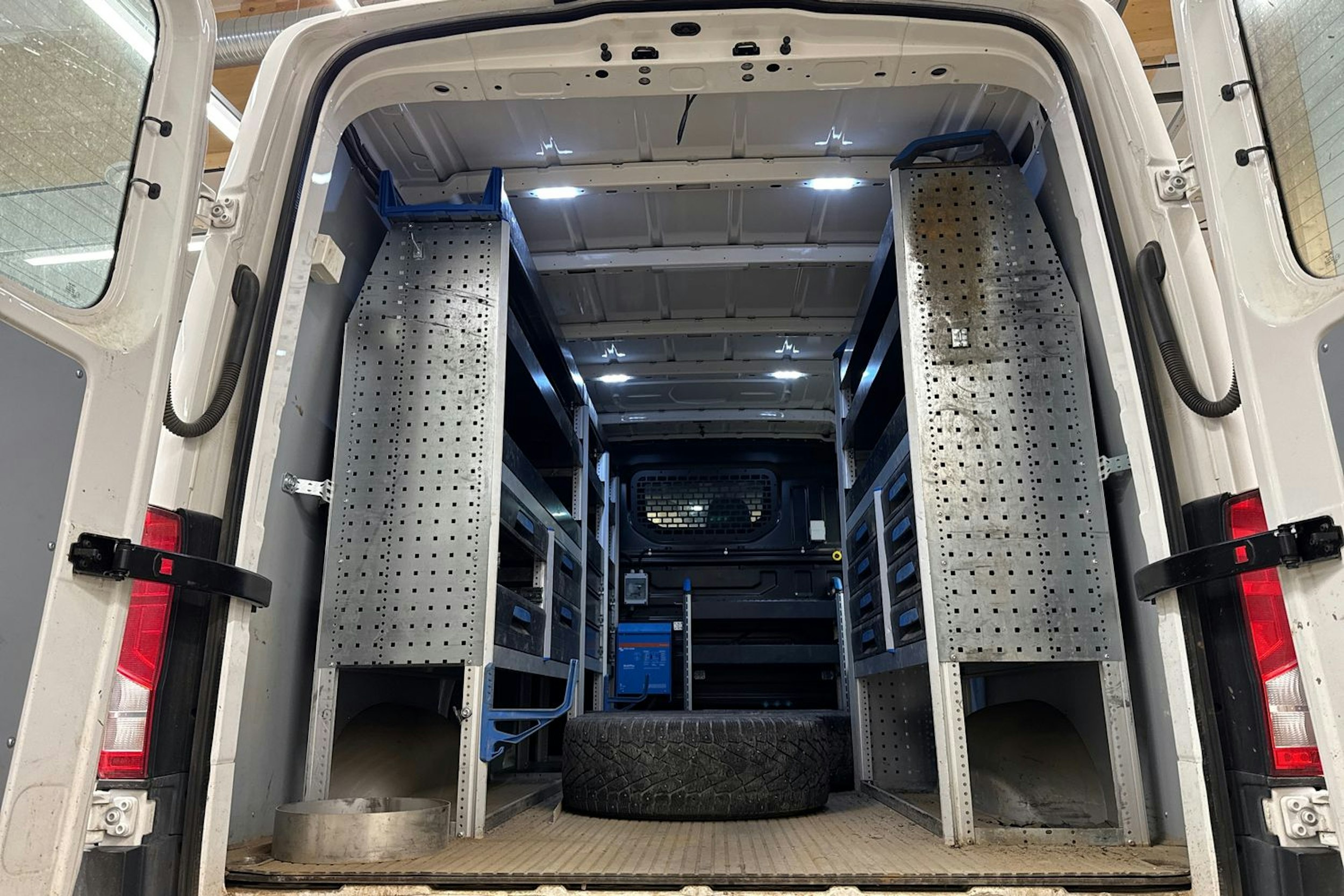 valkoinen Volkswagen Crafter 2020 kuva 3.