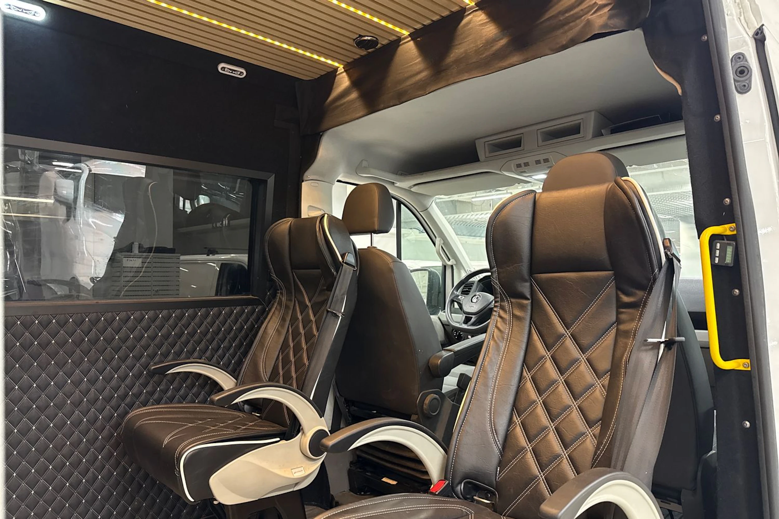 valkoinen Volkswagen Crafter 2020 kuva 5.
