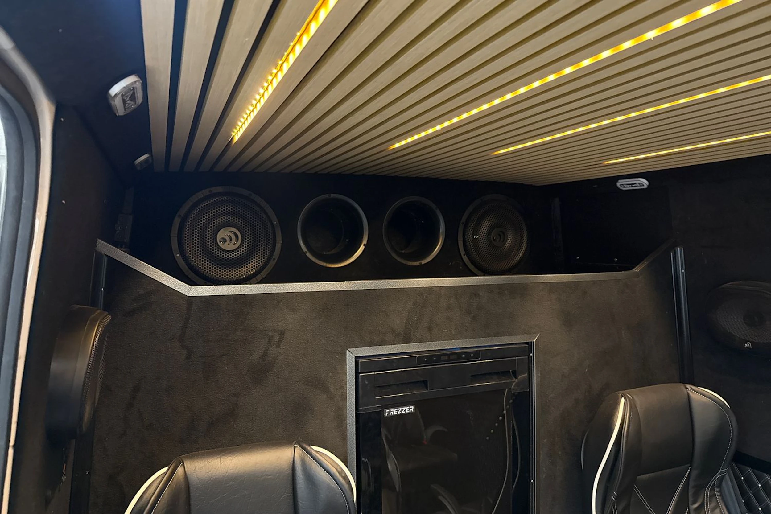 valkoinen Volkswagen Crafter 2020 kuva 6.