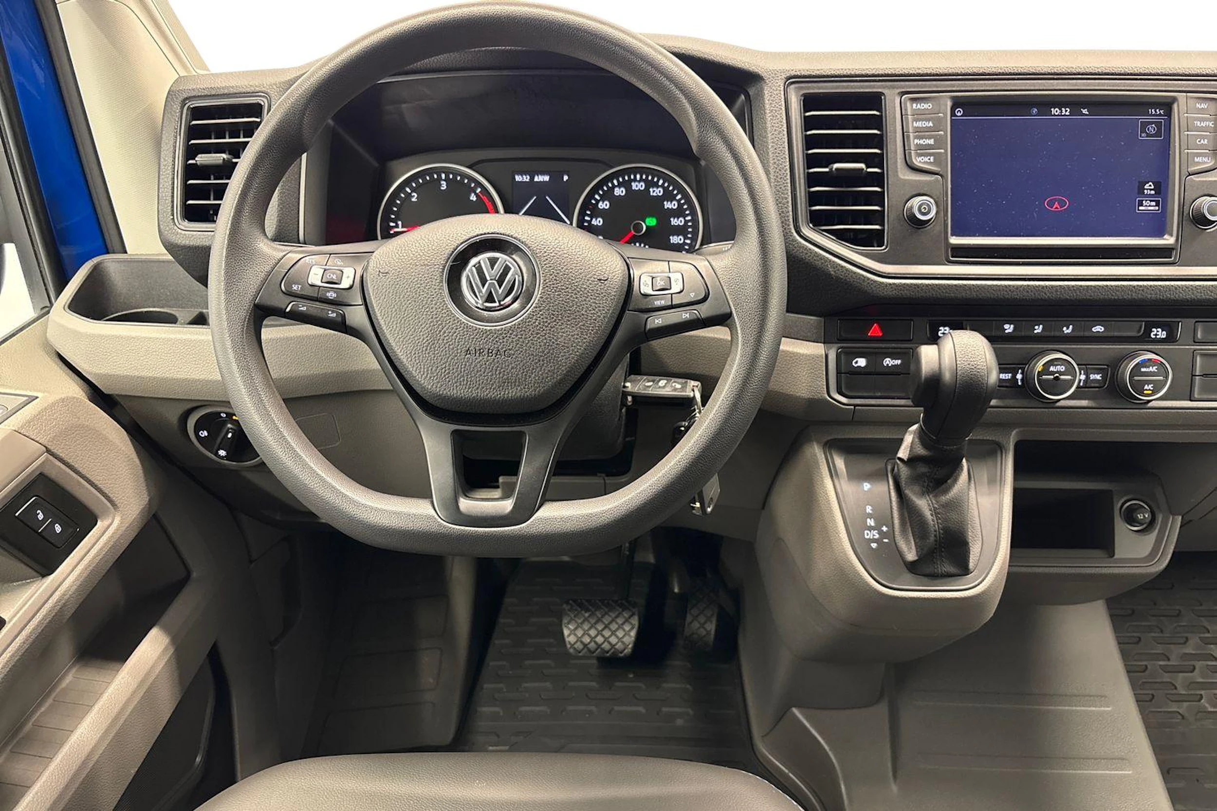 sininen Volkswagen Crafter 2020 kuva 9.