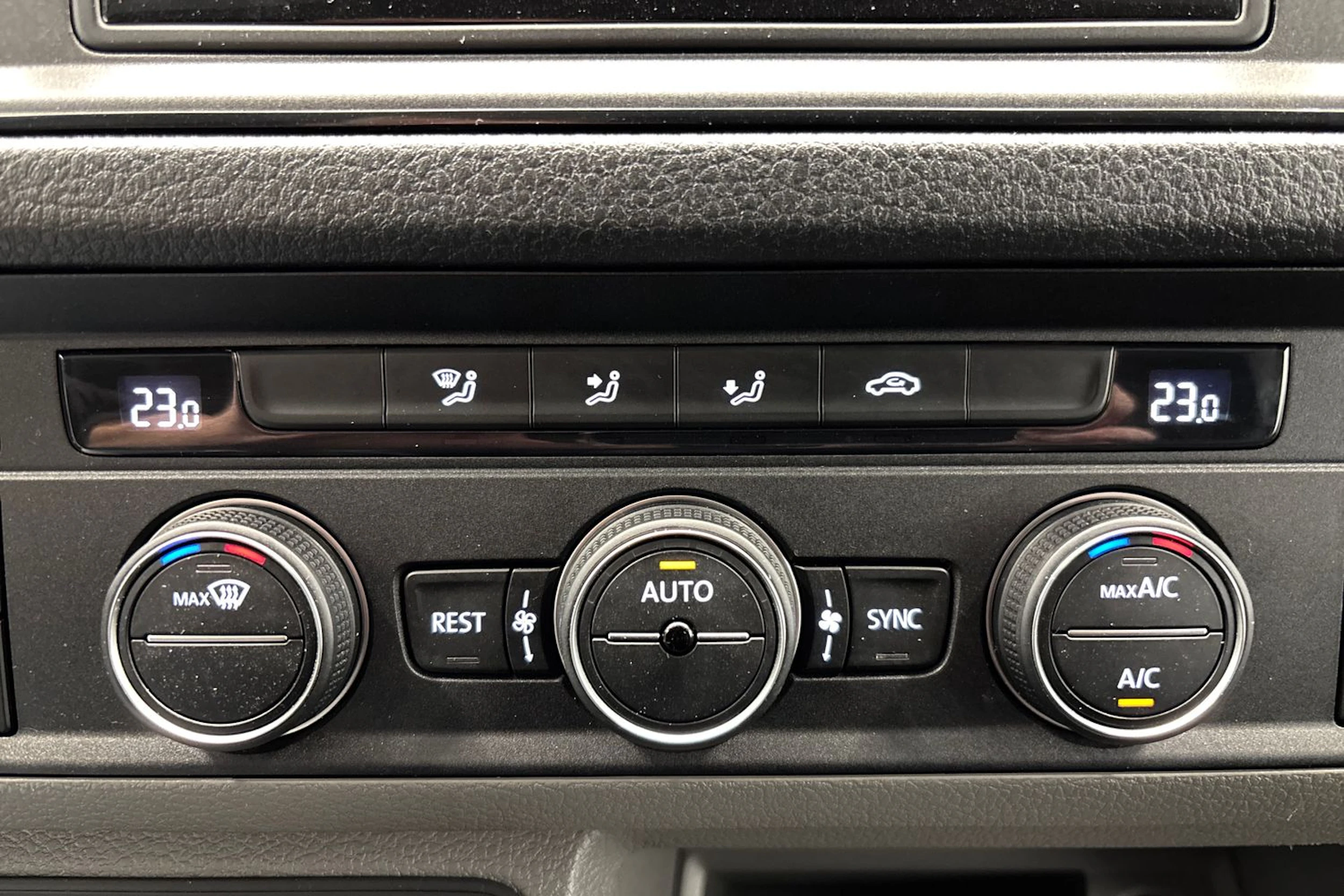 sininen Volkswagen Crafter 2020 kuva 17.