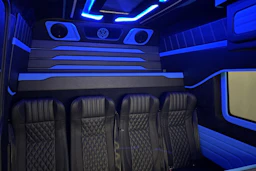 sininen Volkswagen Crafter 2020 kuva 28.