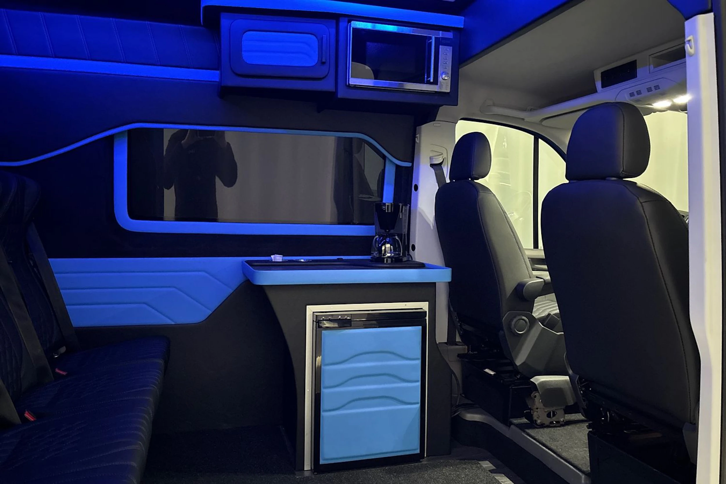 sininen Volkswagen Crafter 2020 kuva 35.