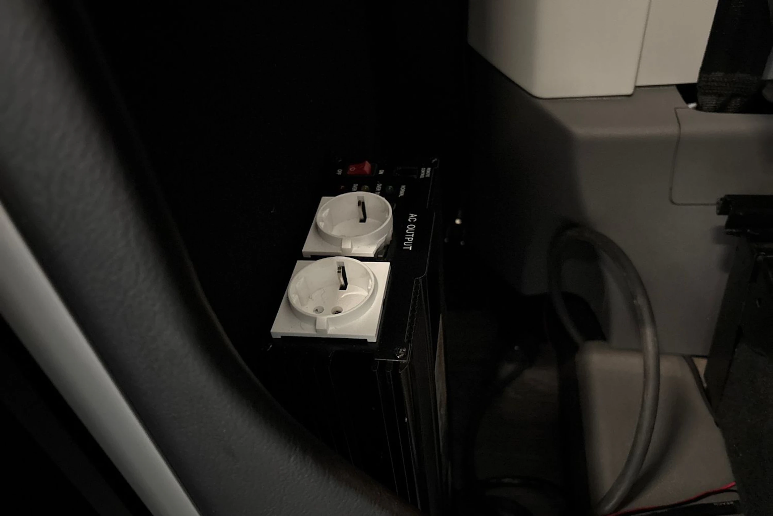sininen Volkswagen Crafter 2020 kuva 38.