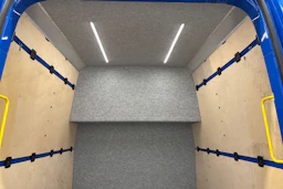 sininen Volkswagen Crafter 2020 kuva 41.