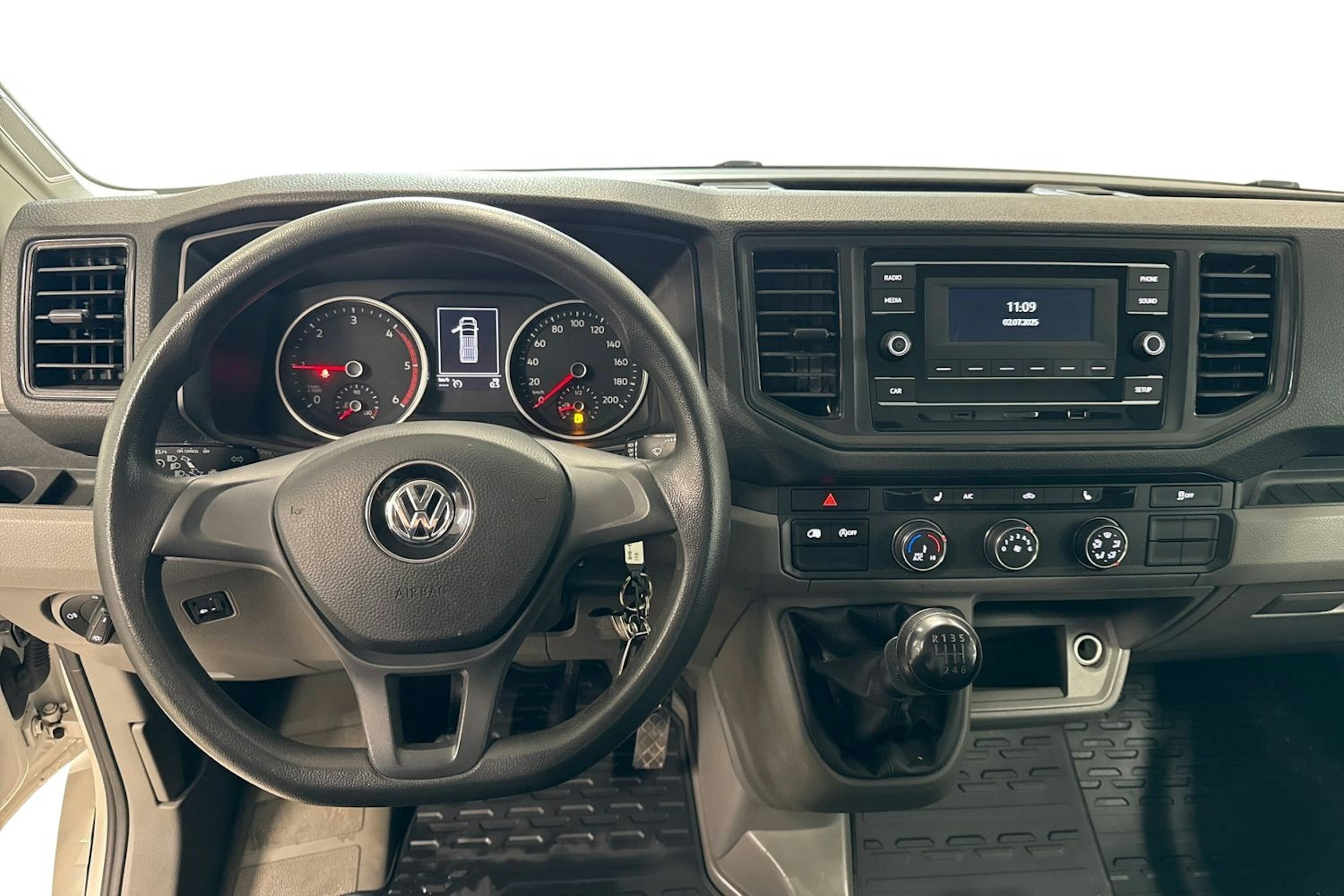 Valkoinen Volkswagen CRAFTER 2020 kuva 9.