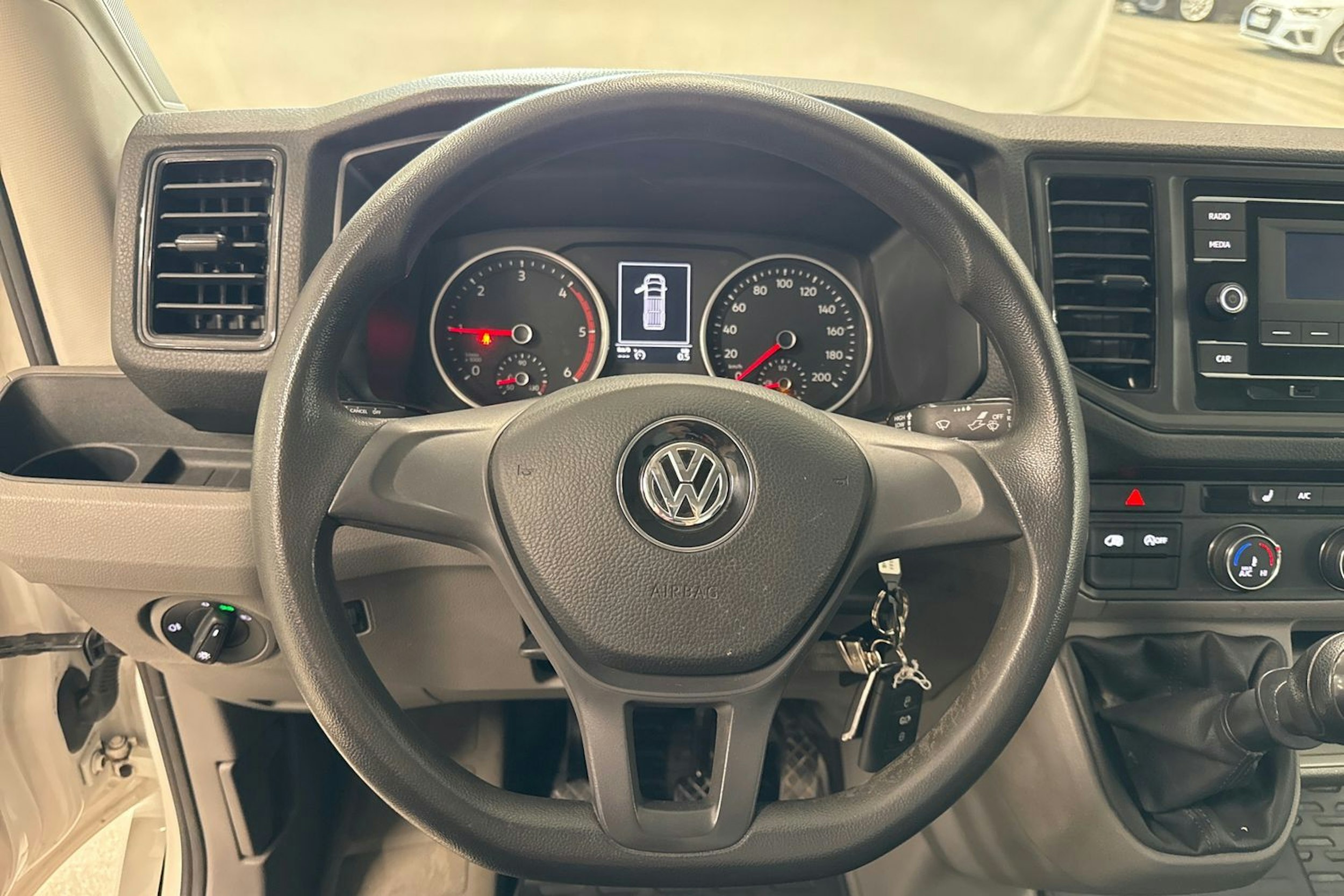 Valkoinen Volkswagen CRAFTER 2020 kuva 17.