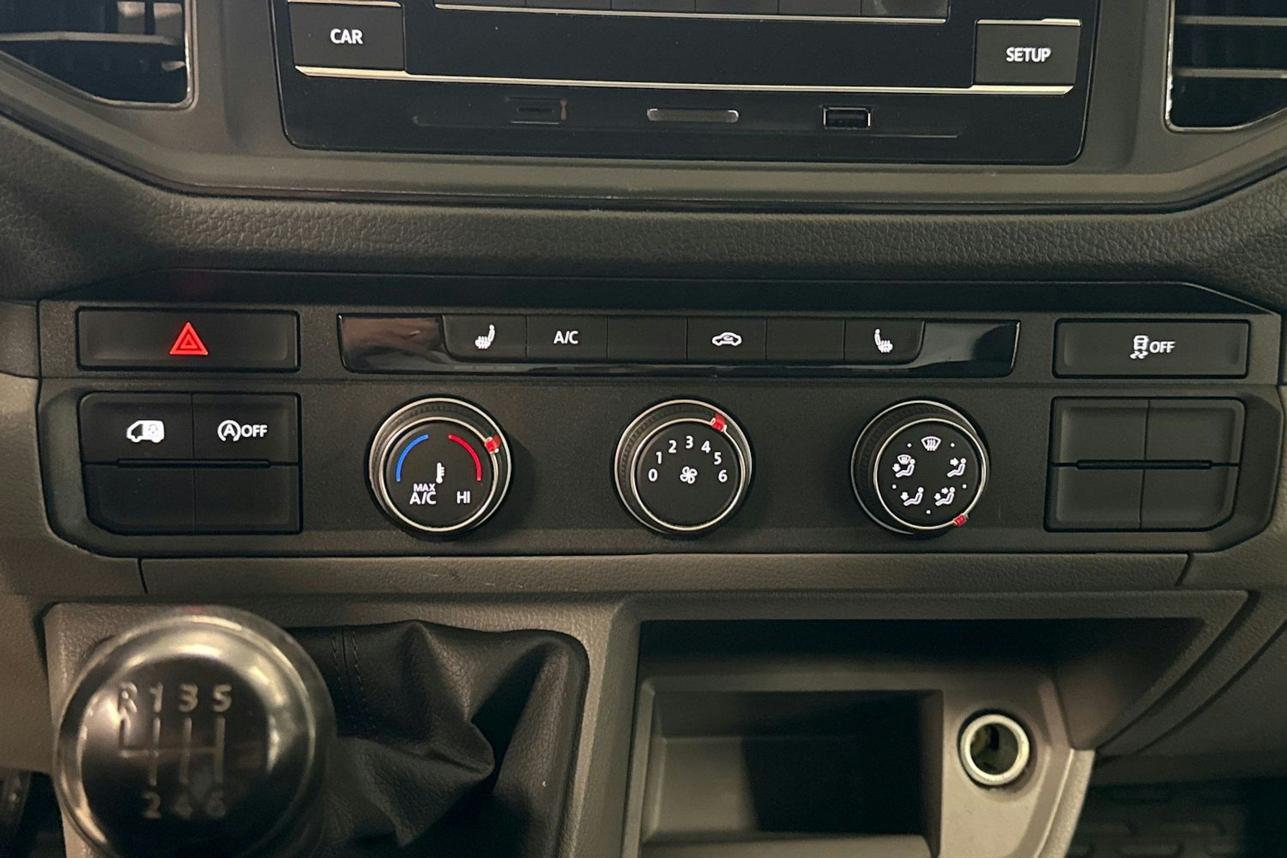 Valkoinen Volkswagen CRAFTER 2020 kuva 18.
