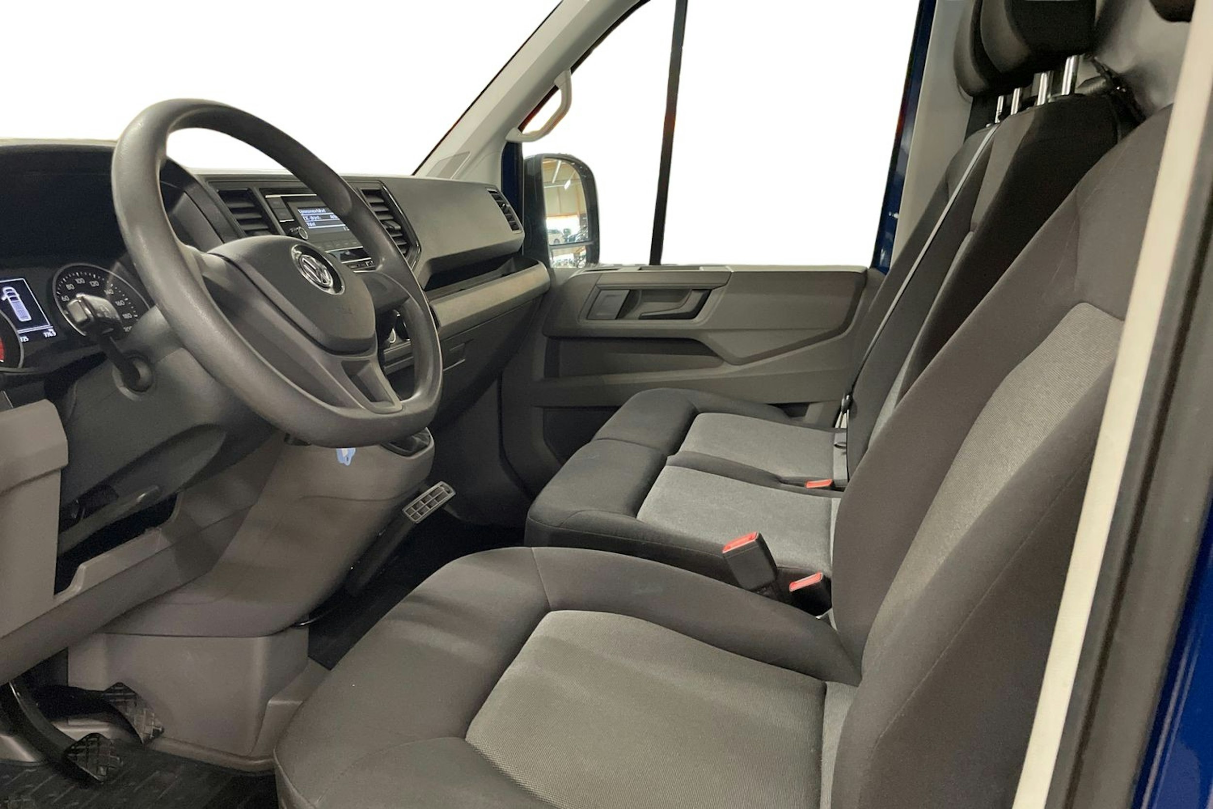 sininen Volkswagen Crafter 2020 kuva 3.