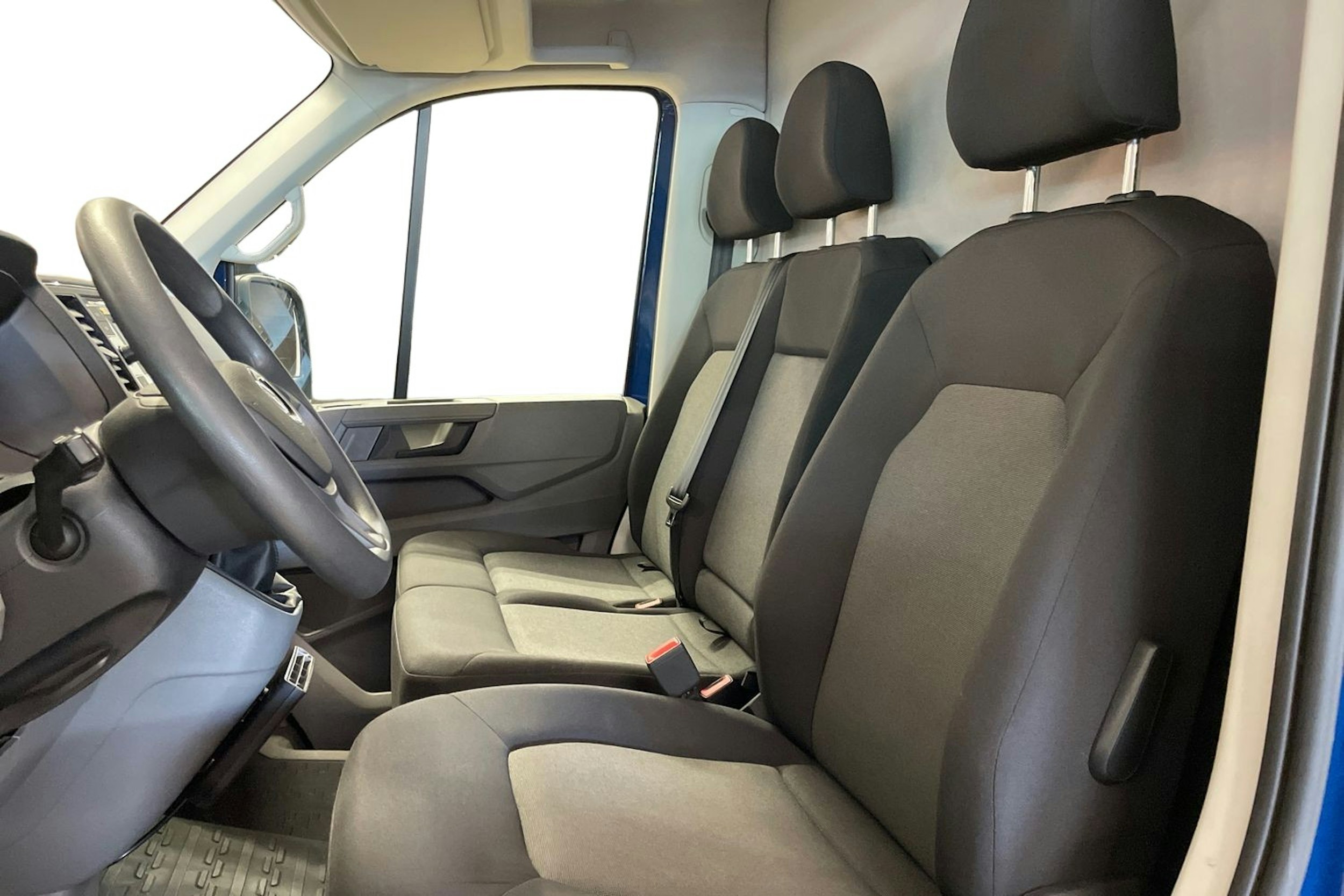 sininen Volkswagen Crafter 2020 kuva 10.