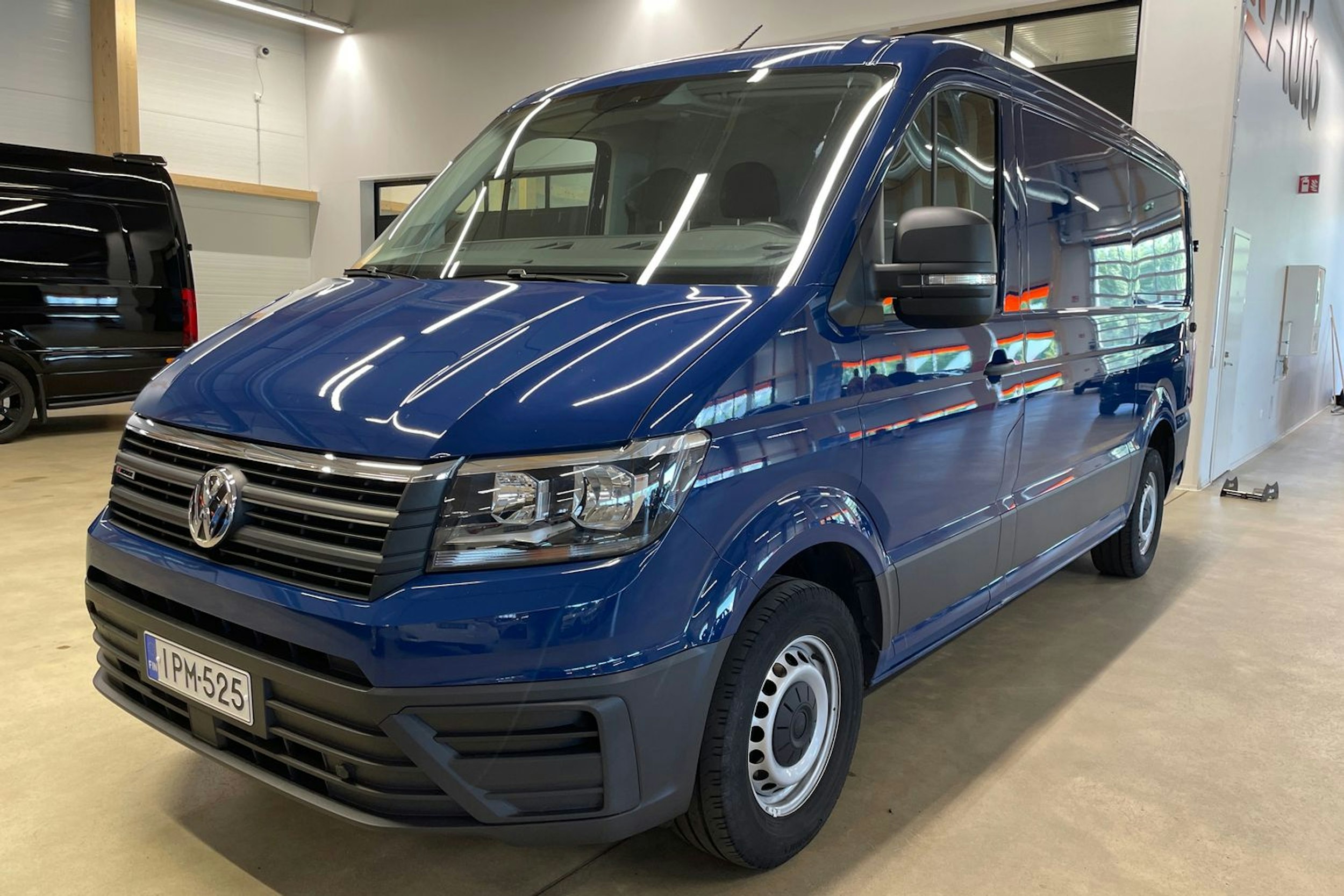 sininen Volkswagen Crafter 2020 kuva 13.