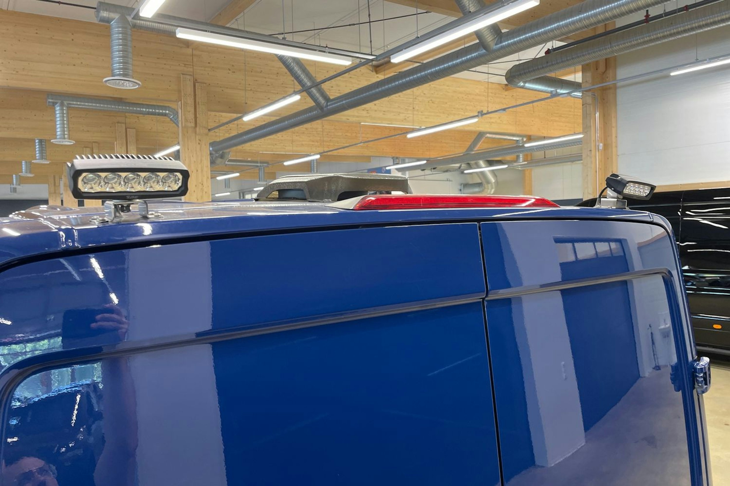 sininen Volkswagen Crafter 2020 kuva 15.