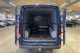 sininen Volkswagen Crafter 2020 kuva 17.