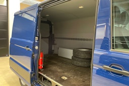 sininen Volkswagen Crafter 2020 kuva 19.