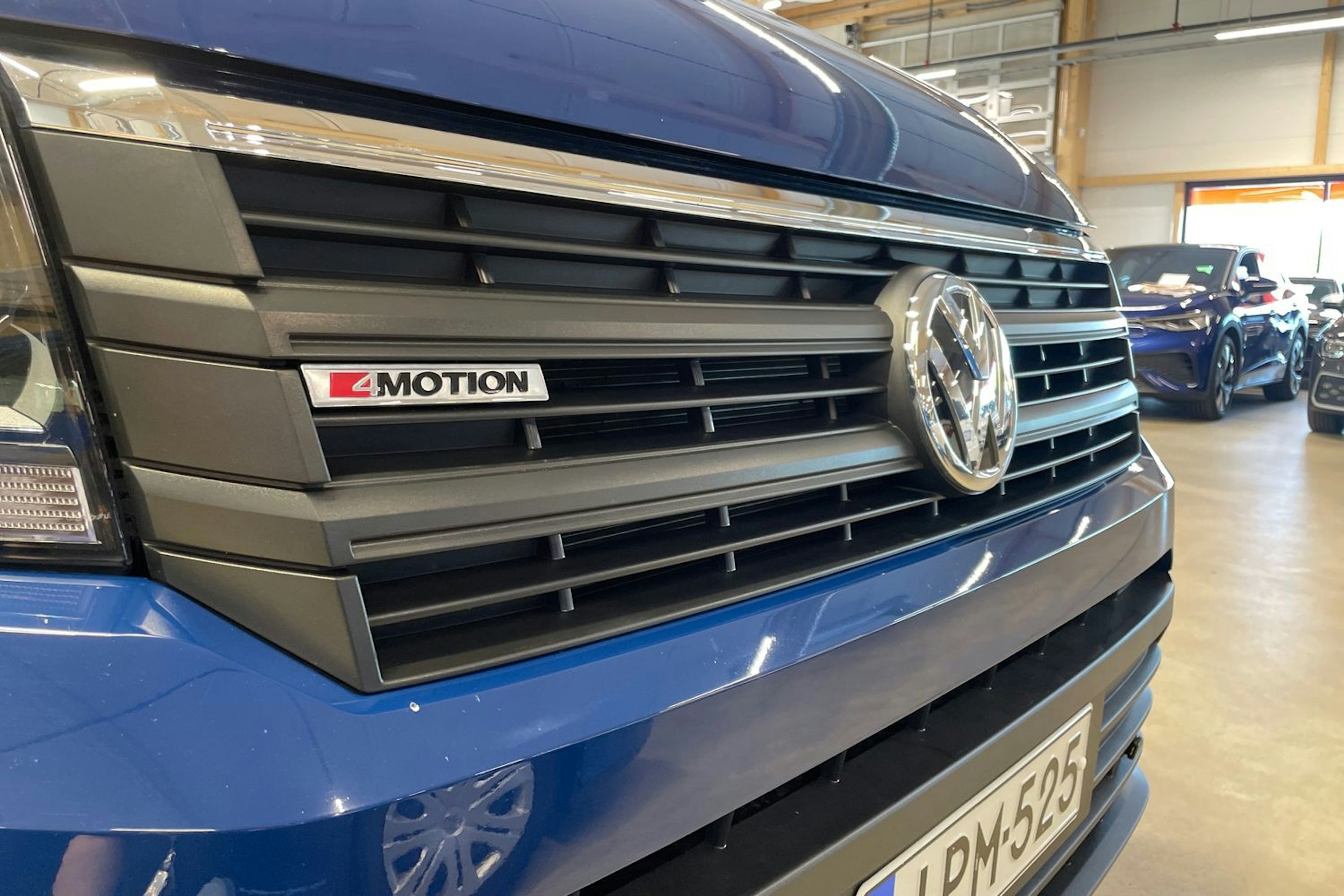 sininen Volkswagen Crafter 2020 kuva 22.