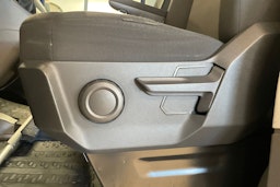 sininen Volkswagen Crafter 2020 kuva 25.