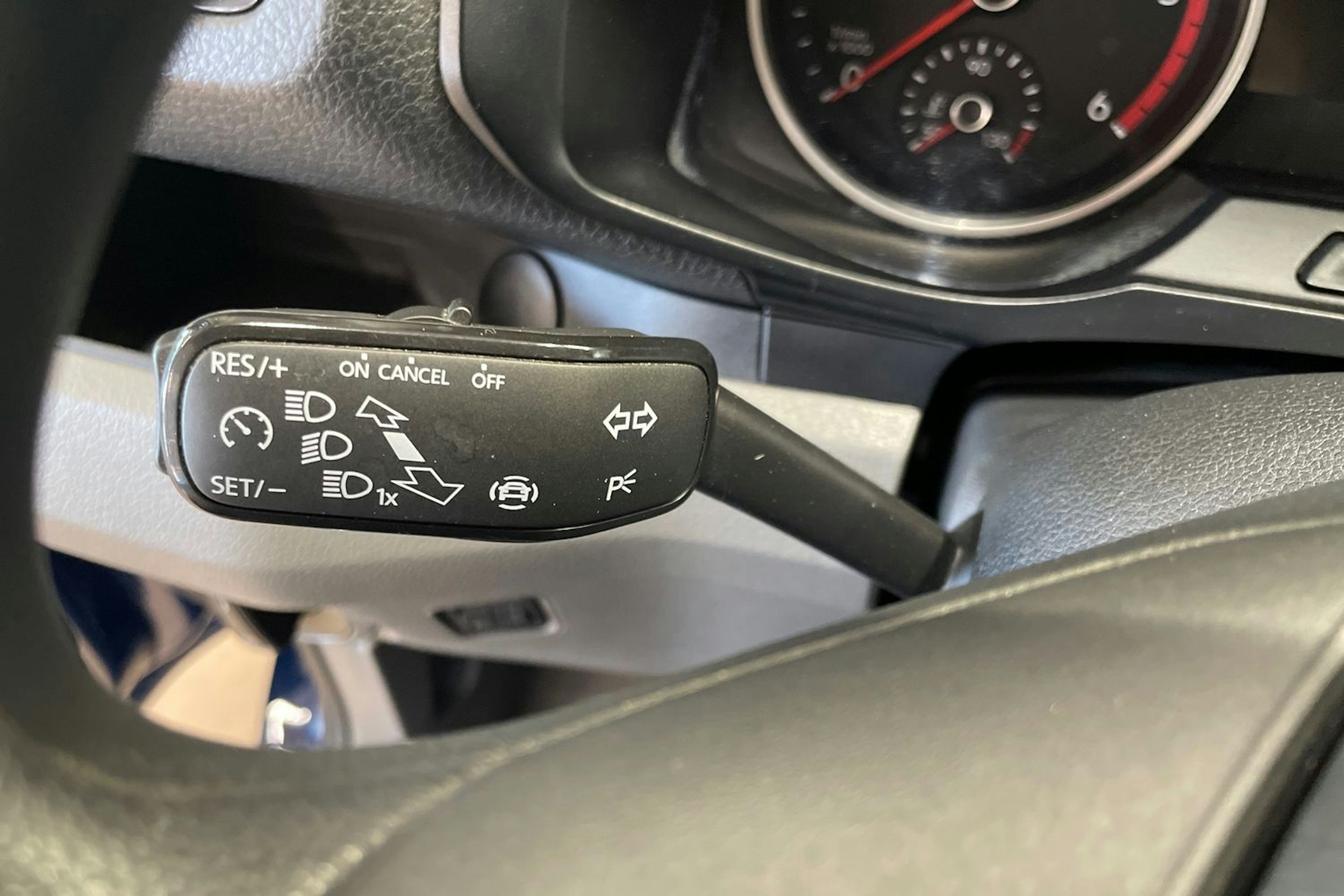 sininen Volkswagen Crafter 2020 kuva 28.