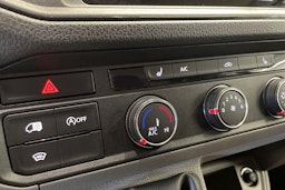 sininen Volkswagen Crafter 2020 kuva 35.