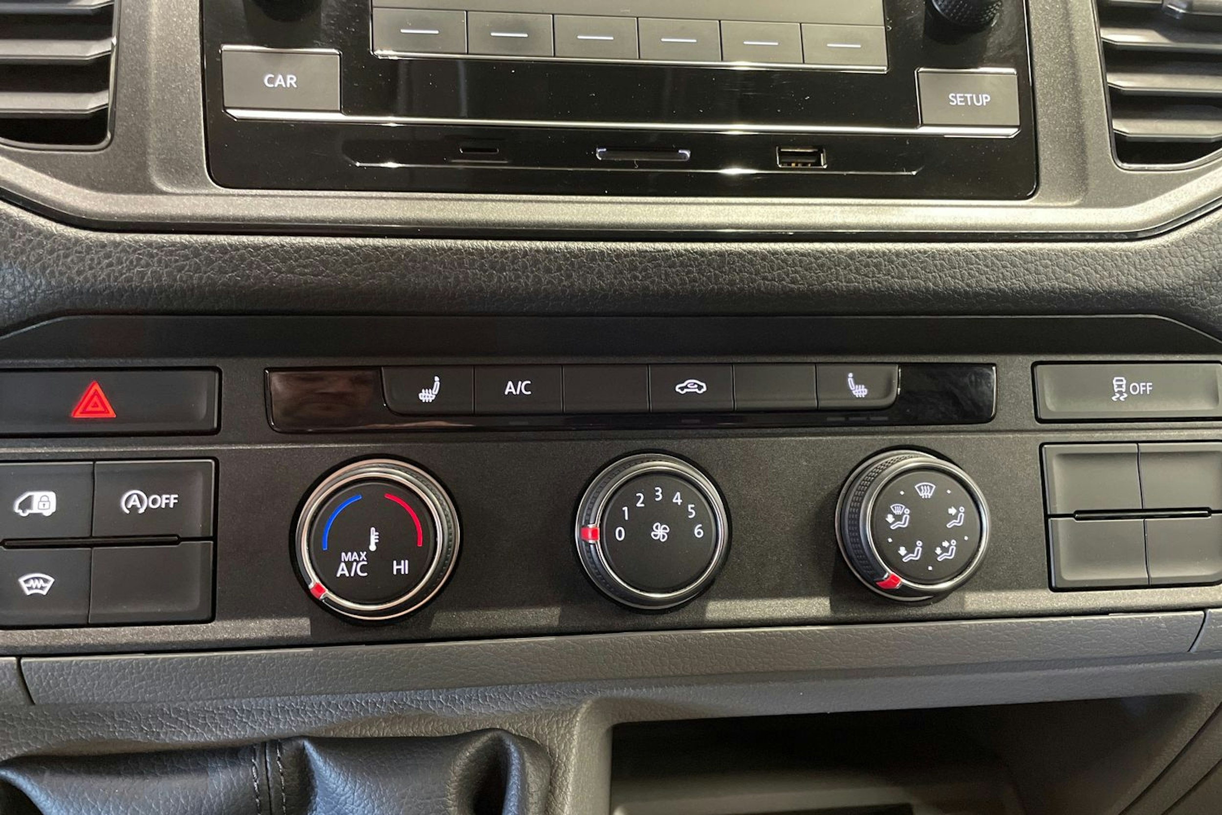 sininen Volkswagen Crafter 2020 kuva 36.