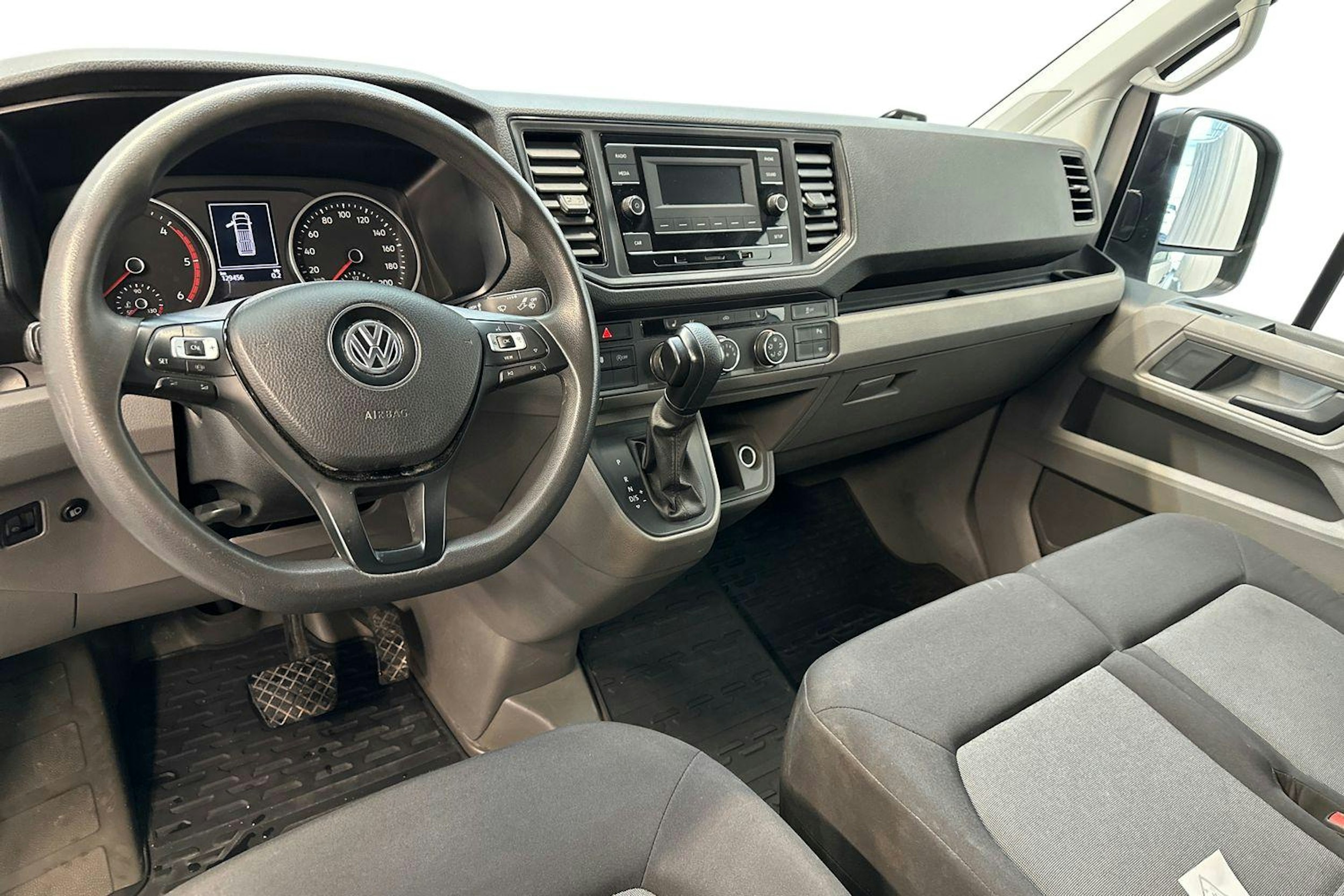 Valkoinen Volkswagen CRAFTER 2020 kuva 9.