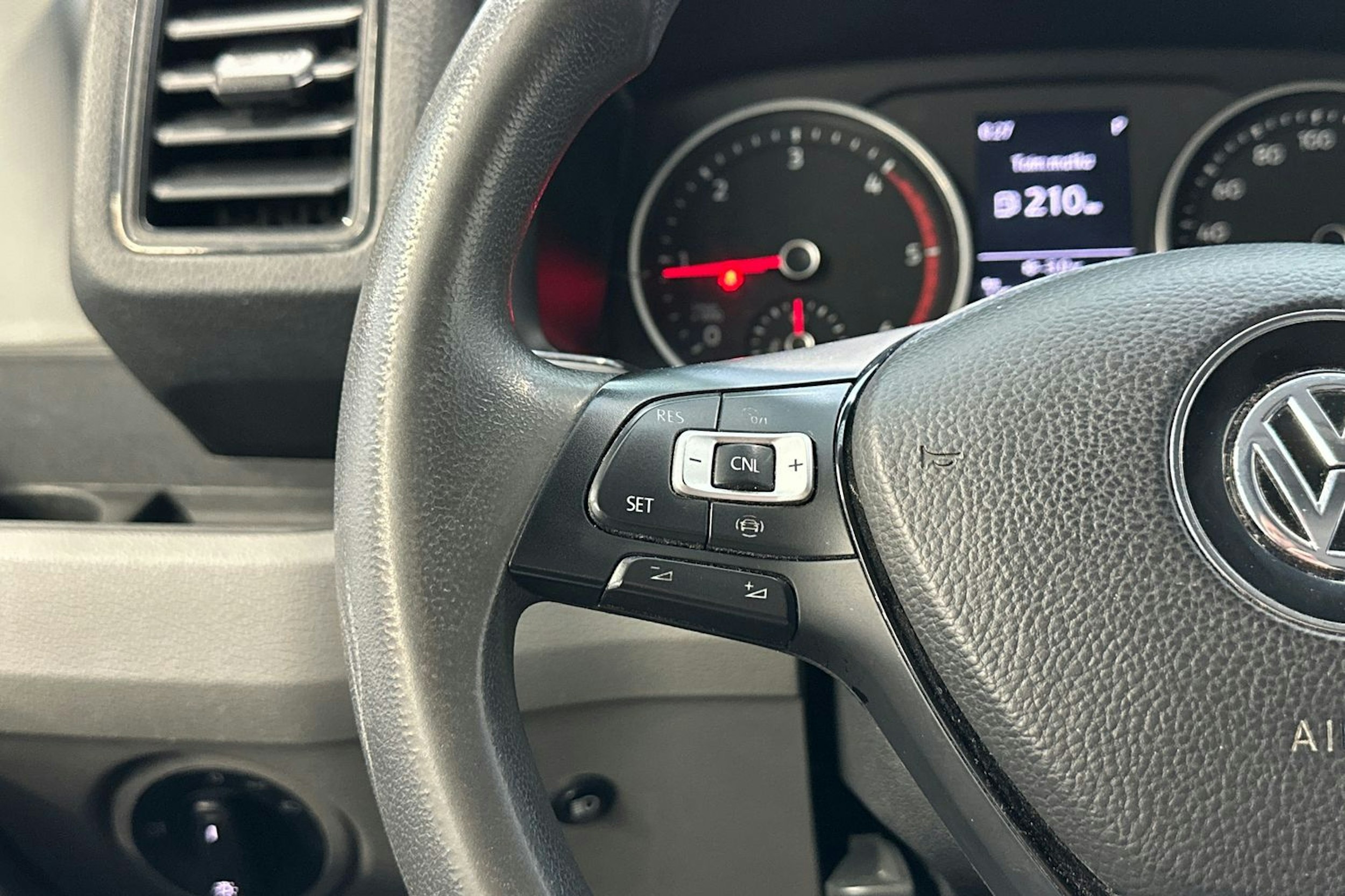 Valkoinen Volkswagen CRAFTER 2020 kuva 15.