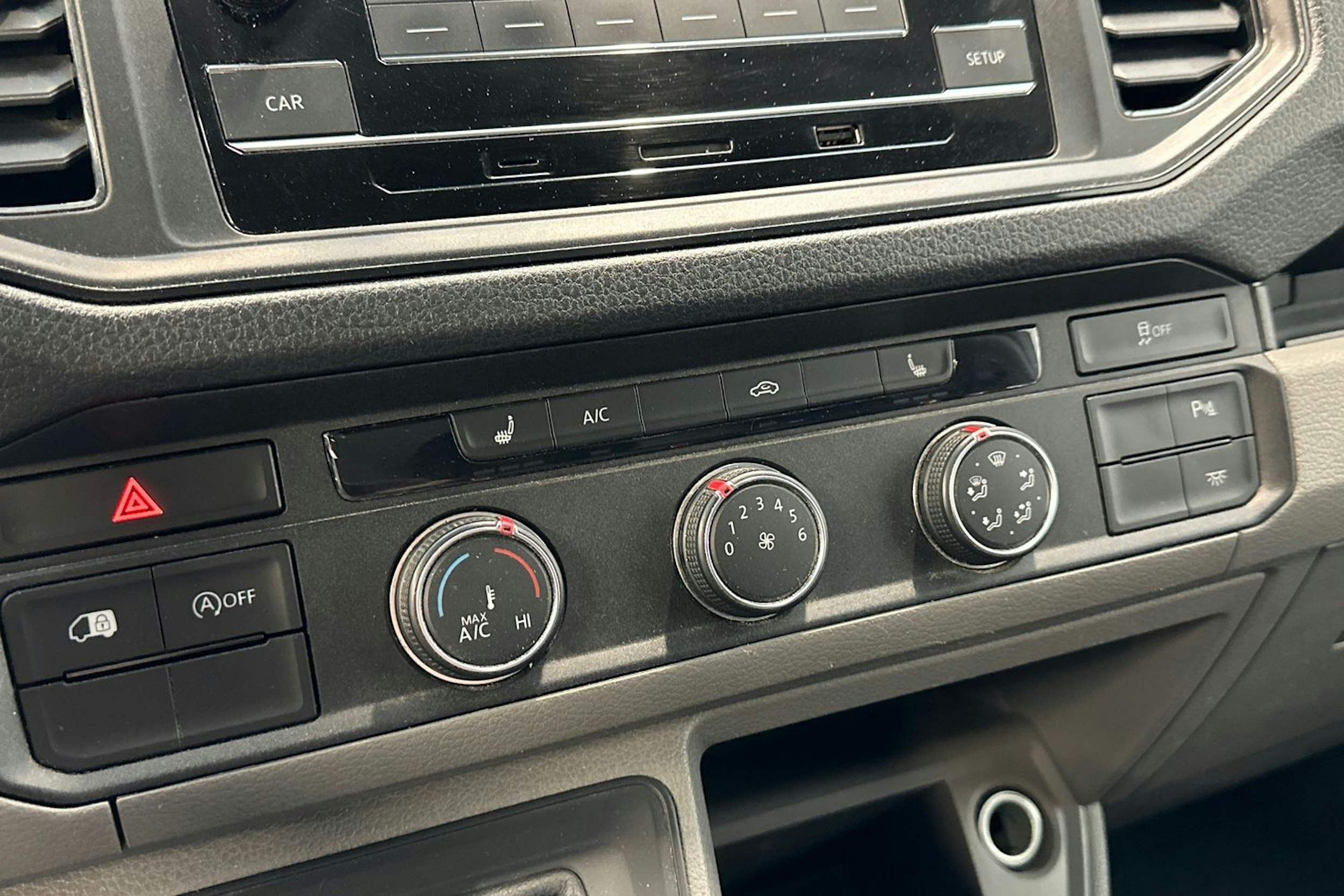 Valkoinen Volkswagen CRAFTER 2020 kuva 18.