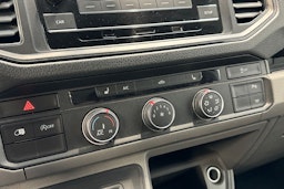 Valkoinen Volkswagen CRAFTER 2020 kuva 18.