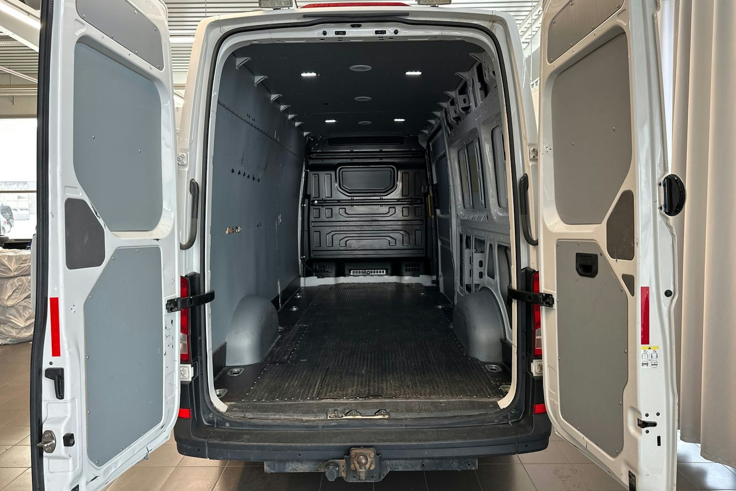 Valkoinen Volkswagen CRAFTER 2020 kuva 21.