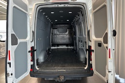 Valkoinen Volkswagen CRAFTER 2020 kuva 21.
