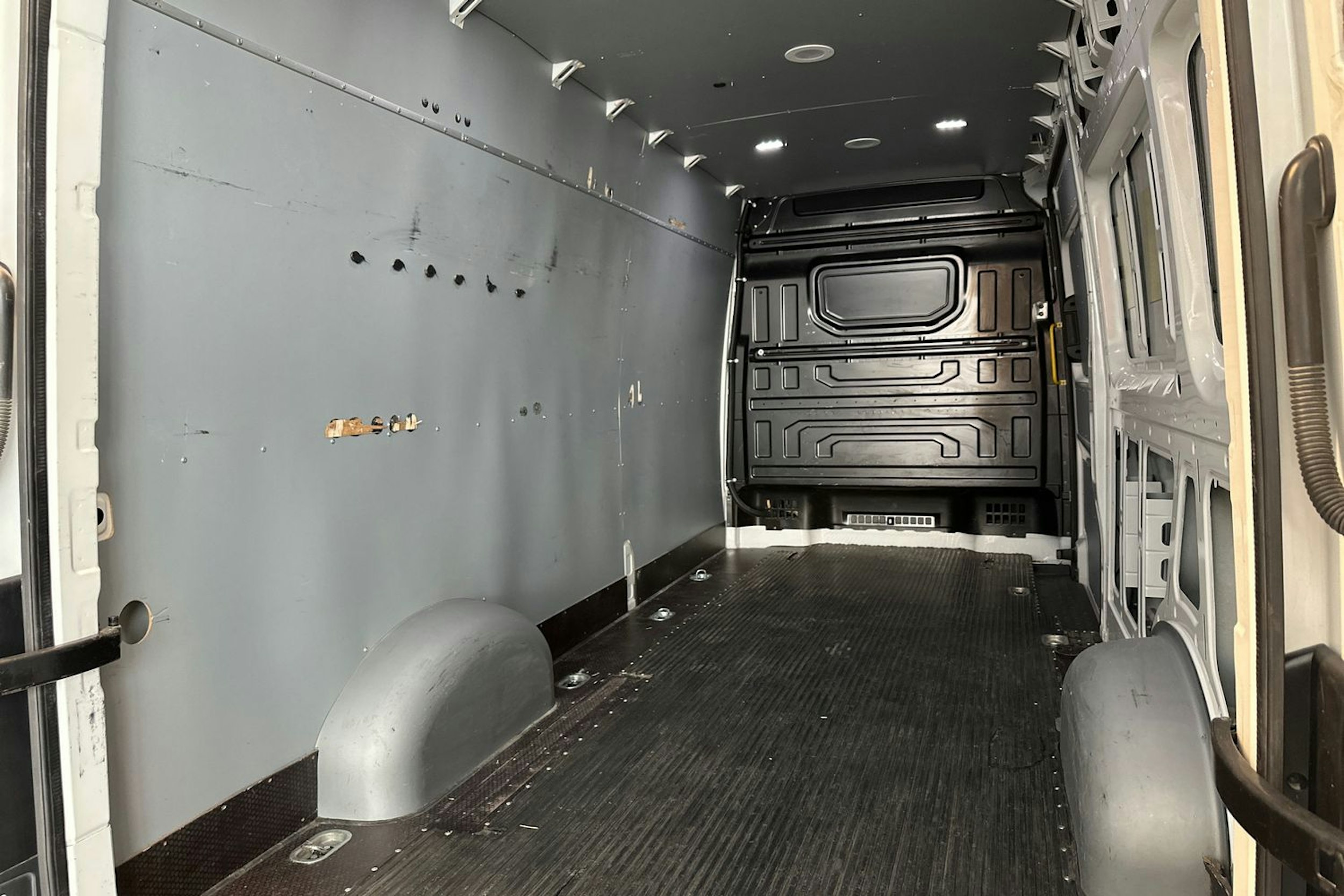 Valkoinen Volkswagen CRAFTER 2020 kuva 22.